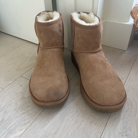 Short Ugg boot in size women’s 8 - Picture 12 of 14